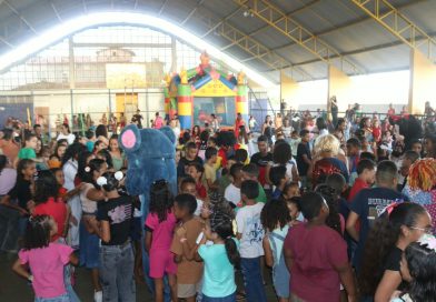 SECRETÁRIA DE ASSISTÊNCIA SOCIAL CELEBRA ENCERRAMENTO DA SEMANA DAS CRIANÇAS NA SEDE DO MUNICÍPIO